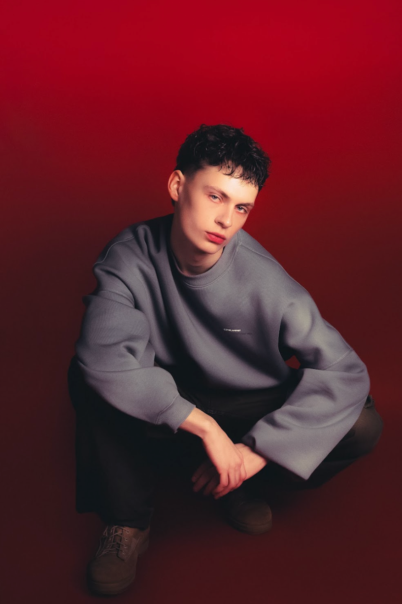 UNSTABLE SWEATSHIRT